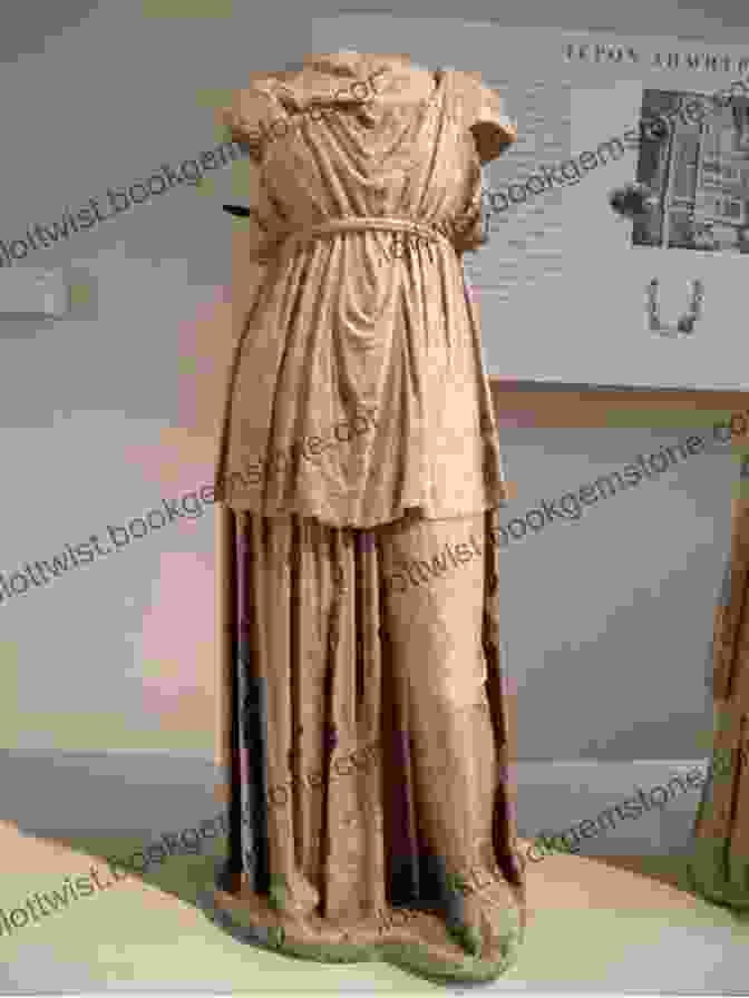 Ancient Greek Woman Wearing A Peplos Costume Through The Ages: Over 1400 Illustrations (Dover Fashion And Costumes)